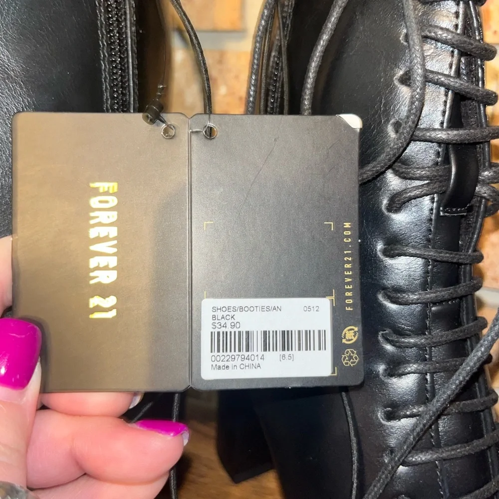 NWT NIB Forever 21 Women’s 6.5 Zip Up Heeled Boots - Picture 2 of 6